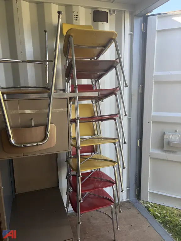 (24) Student Chairs