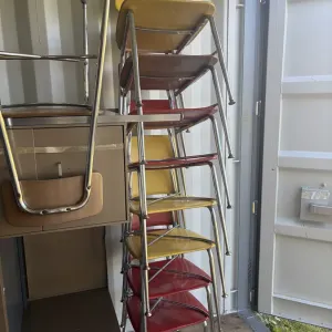(24) Student Chairs
