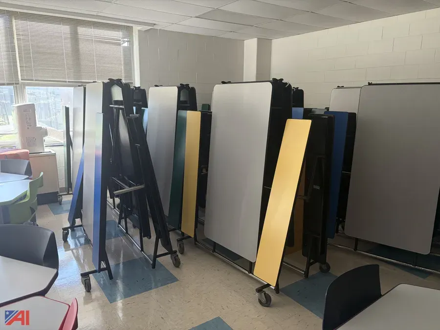 (16) 10' Folding Tables