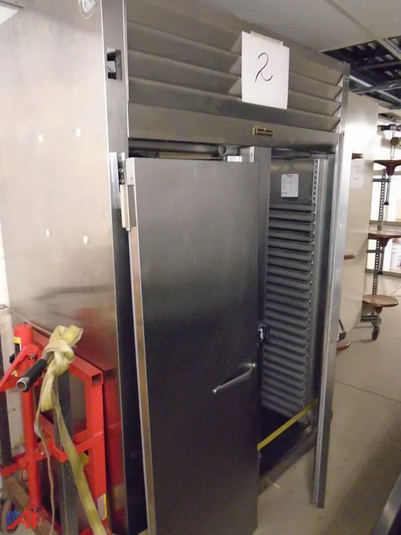 (1) Traulson Refrigerator