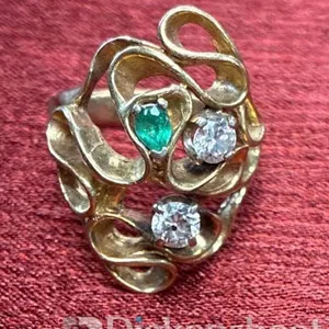 14K GOLD DIAMOND RING WITH EMERALD COLOR STONE