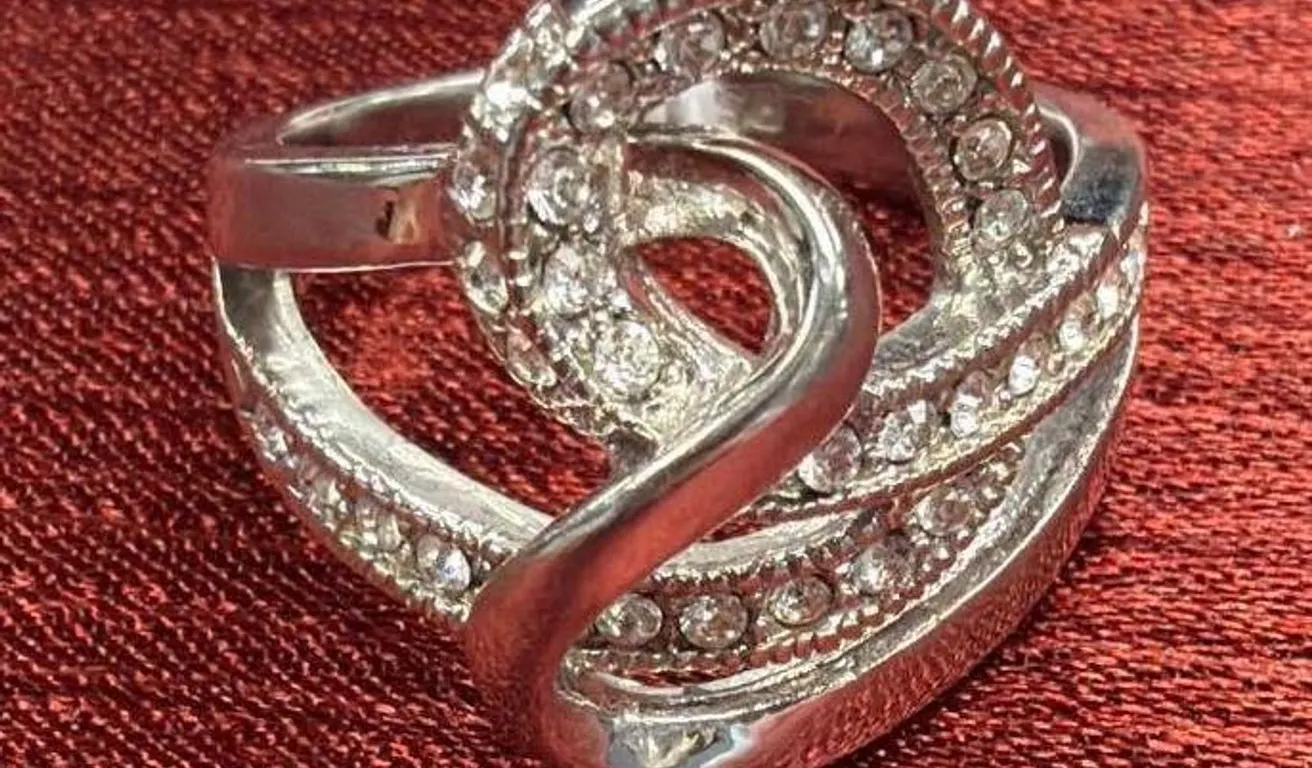 SILVER TONE FASHION RING UNMARKED