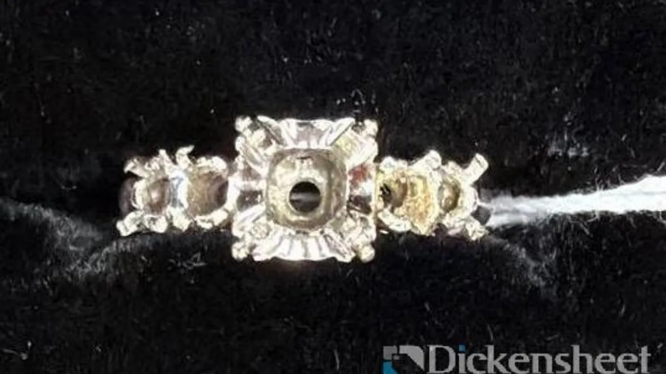 14 K WHITE GOLD RING MISSING STONES APPROXIMATELY 3.5 GRAMS