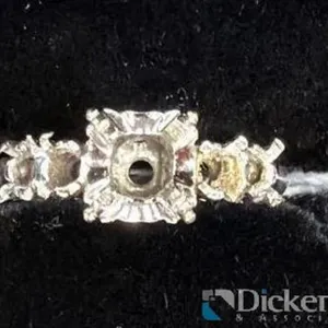 14 K WHITE GOLD RING MISSING STONES 3.5 GRAMS