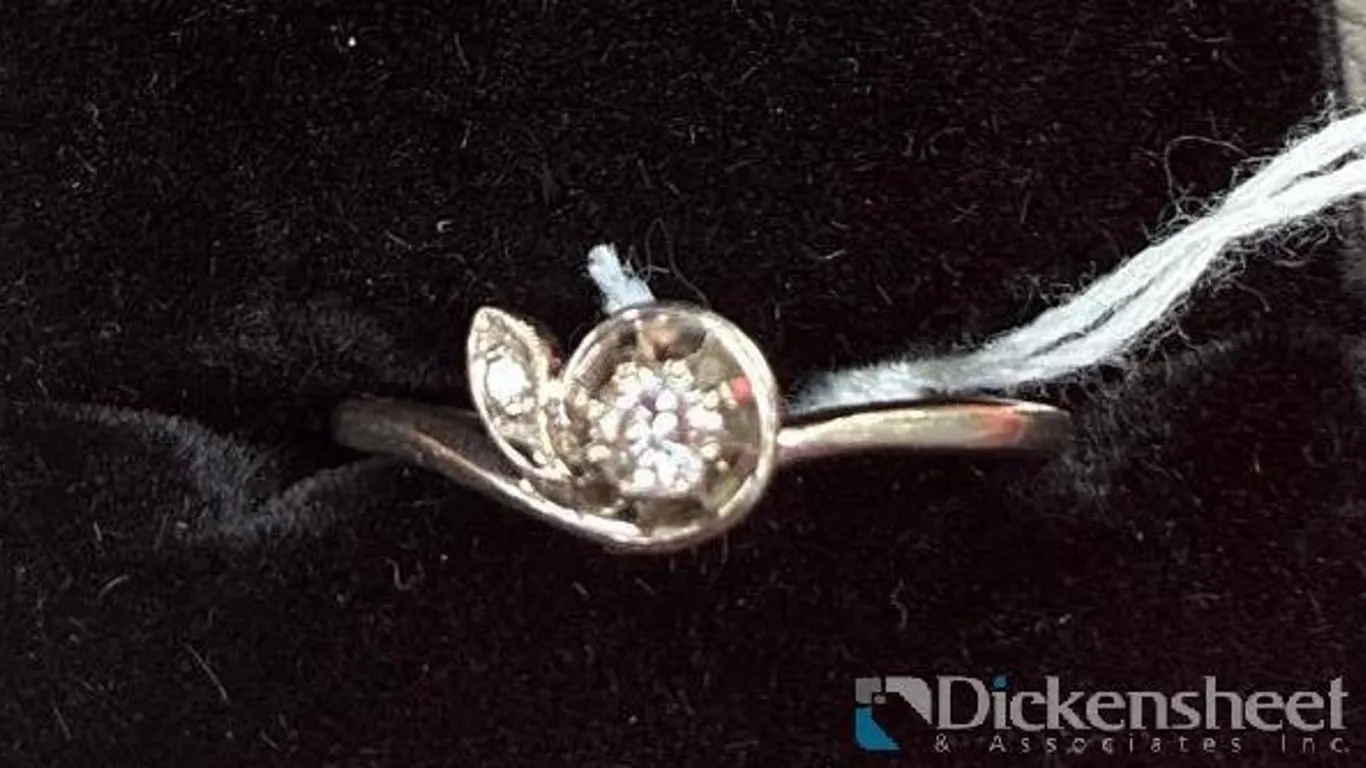 14K WHITE GOLD DIAMOND RING