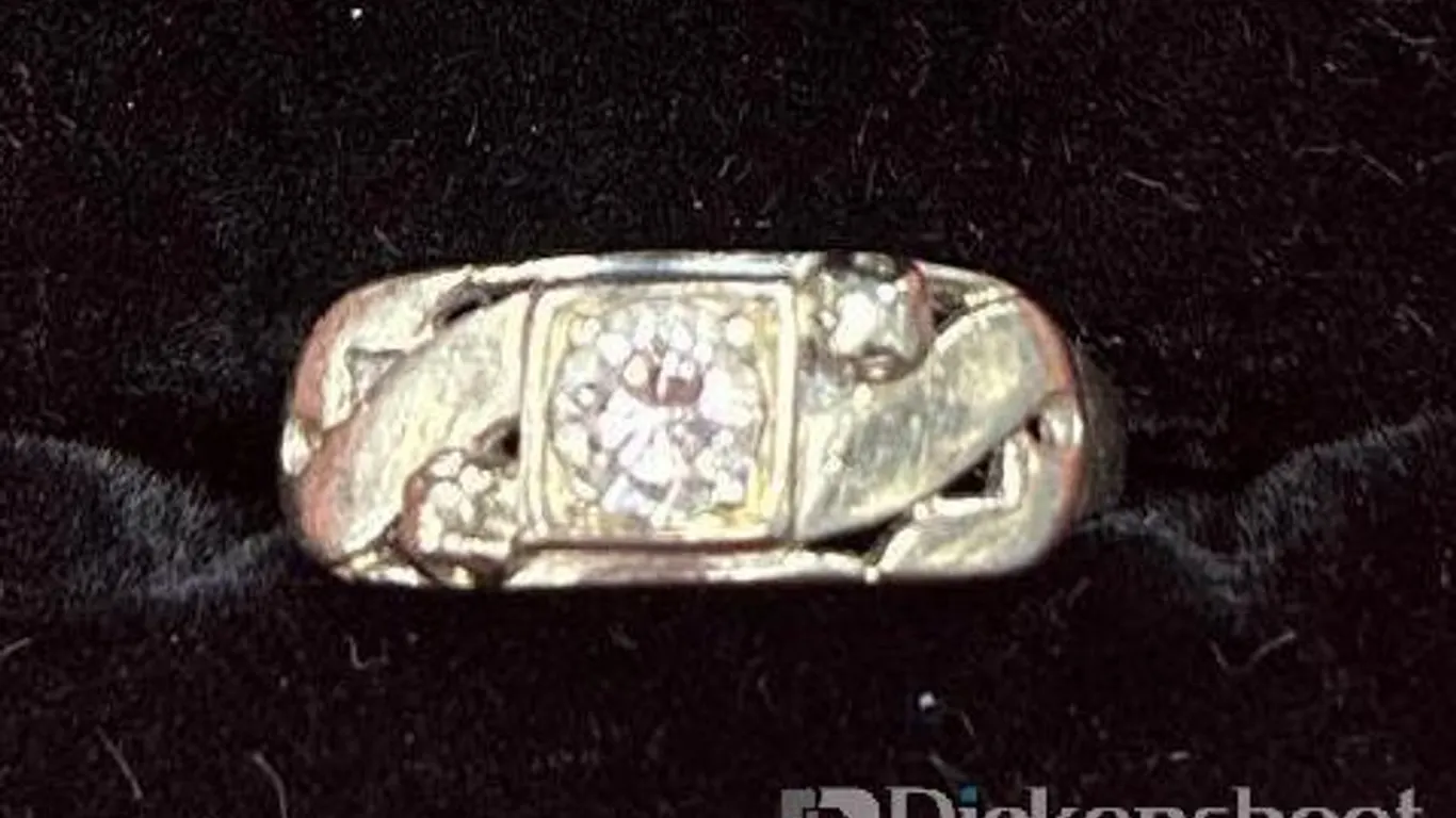 14K WHITE GOLD DIAMOND RING