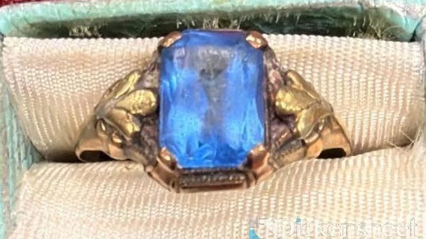 10K YELLOW GOLD RING WITH BLUE STONE