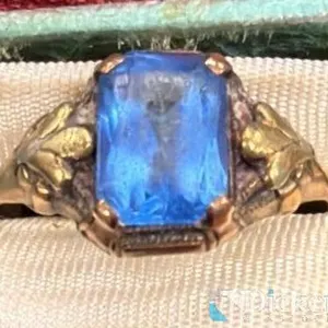 10K YELLOW GOLD SAPPHIRE RING