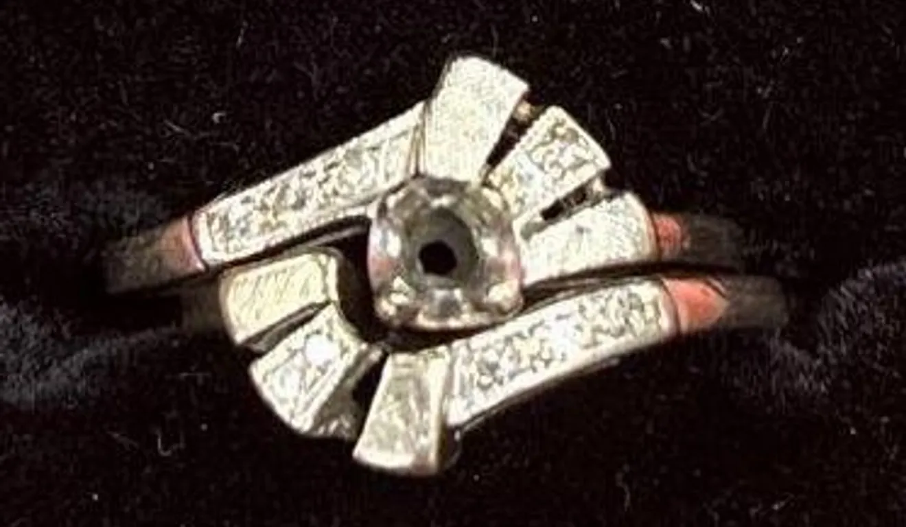 14K TWO-PIECE WHITE GOLD RING SET