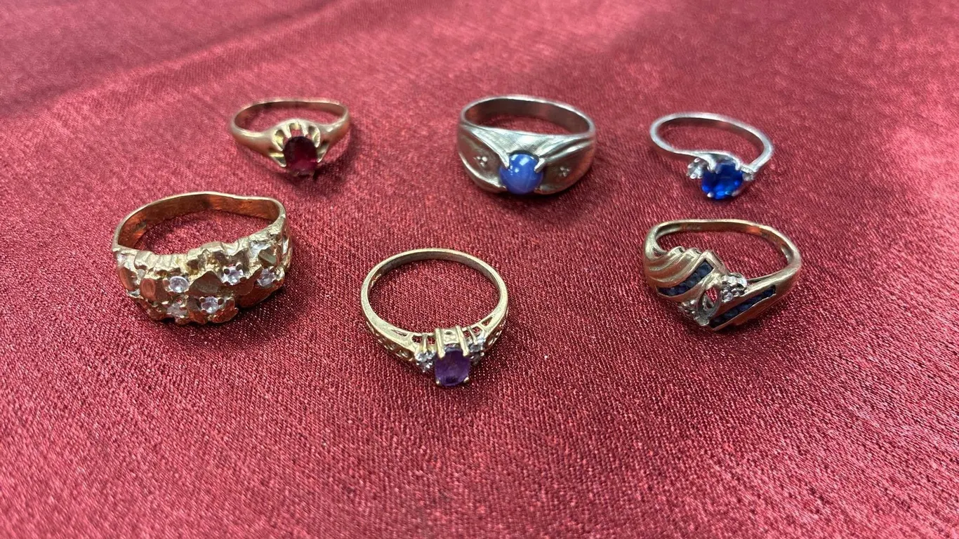 10K GOLD RINGS WITH VARIETY OF STONES - QTY (6)