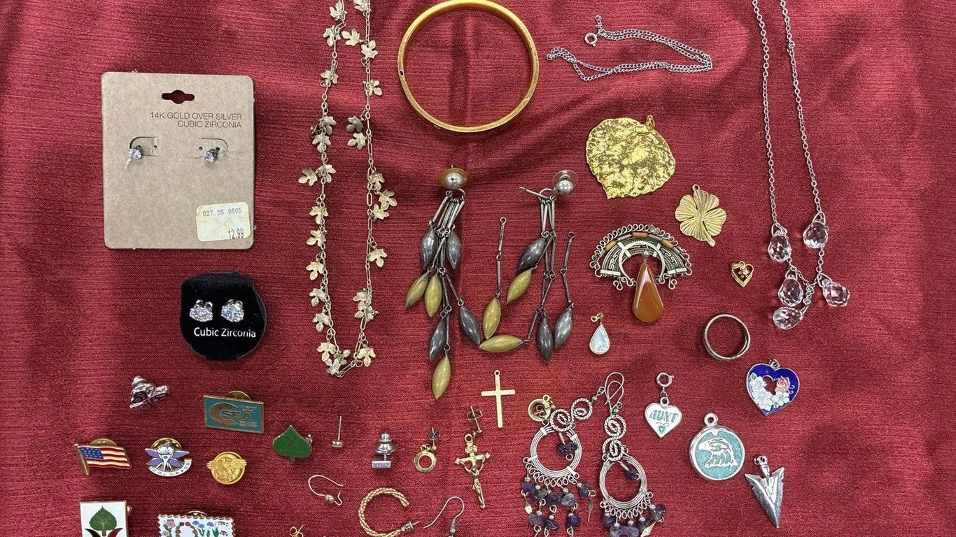 GREAT SELECTION OF JEWELRY, PINS AND MORE-ESTATE OFFERING
