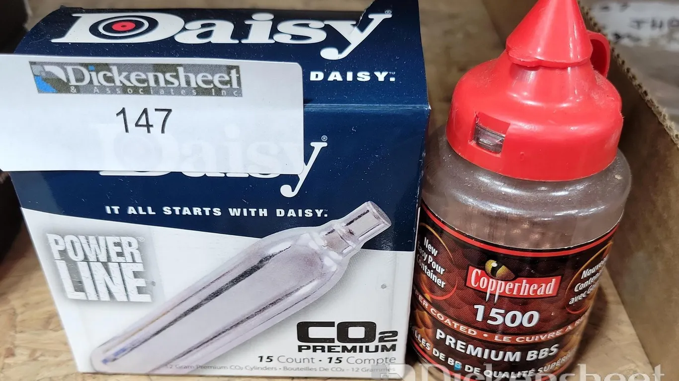 (21) CO2 CARTRIDGES AND 1/2 CONTAINER BB'S