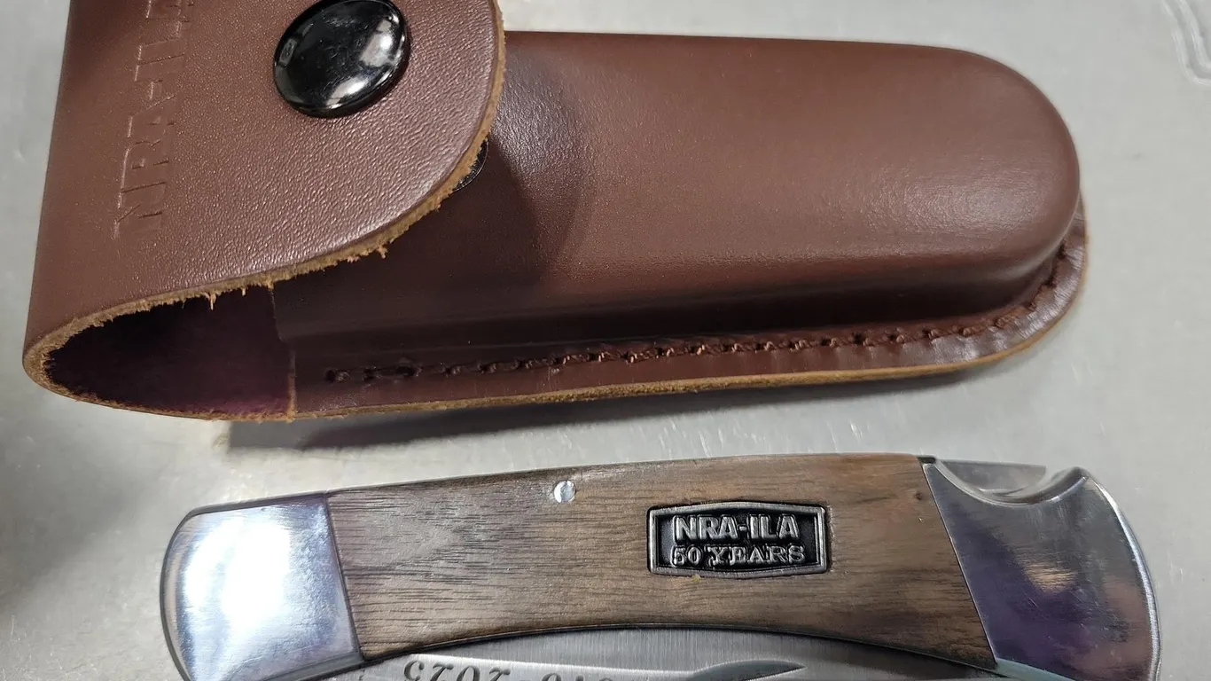 PATHFINDER WATCH & ASSORTMENT OF BUCK KNIVES