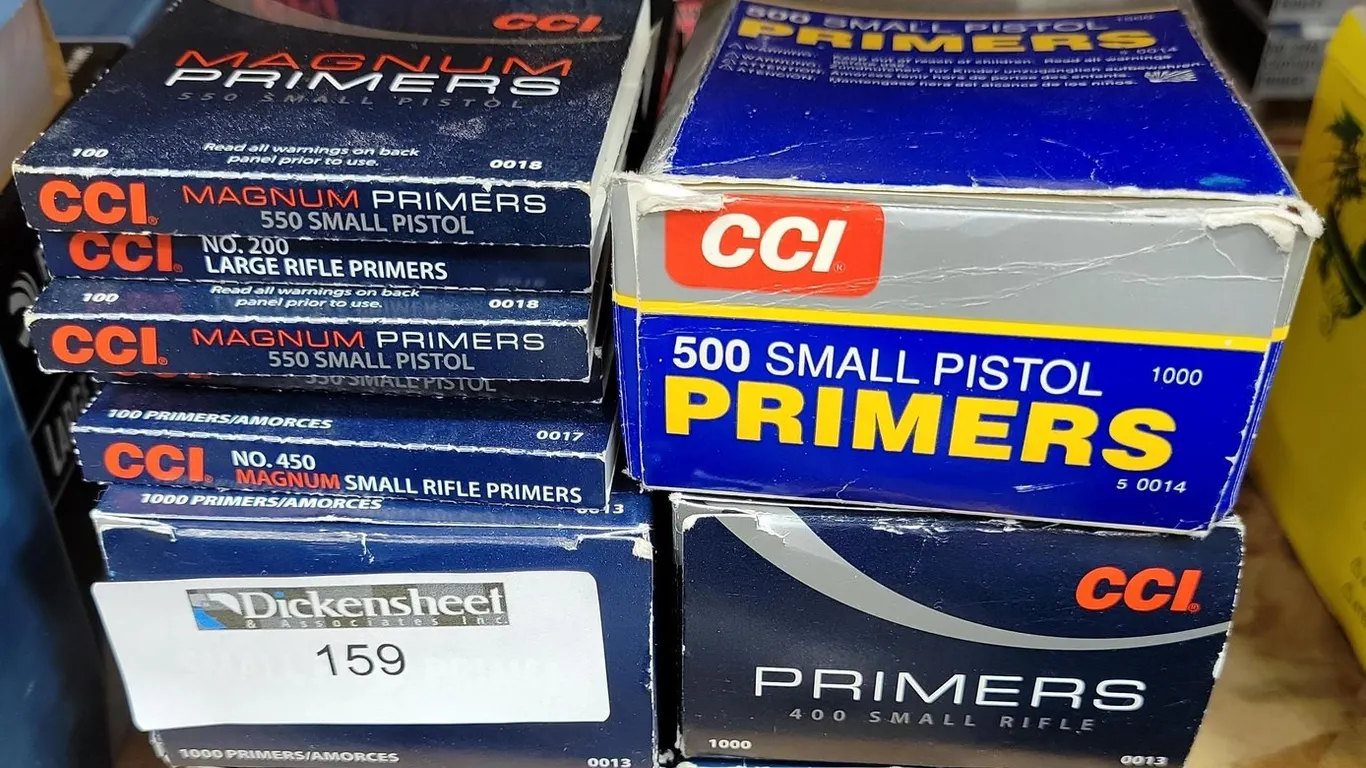 LOT OF LARGE RIFLE AND SMALL PISTOL PRIMERS