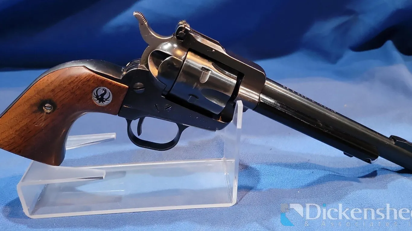 REVOLVER RUGER NEW MODEL SINGLE-SIX .22 LR / .22 MAGNUM, S/N: 502809