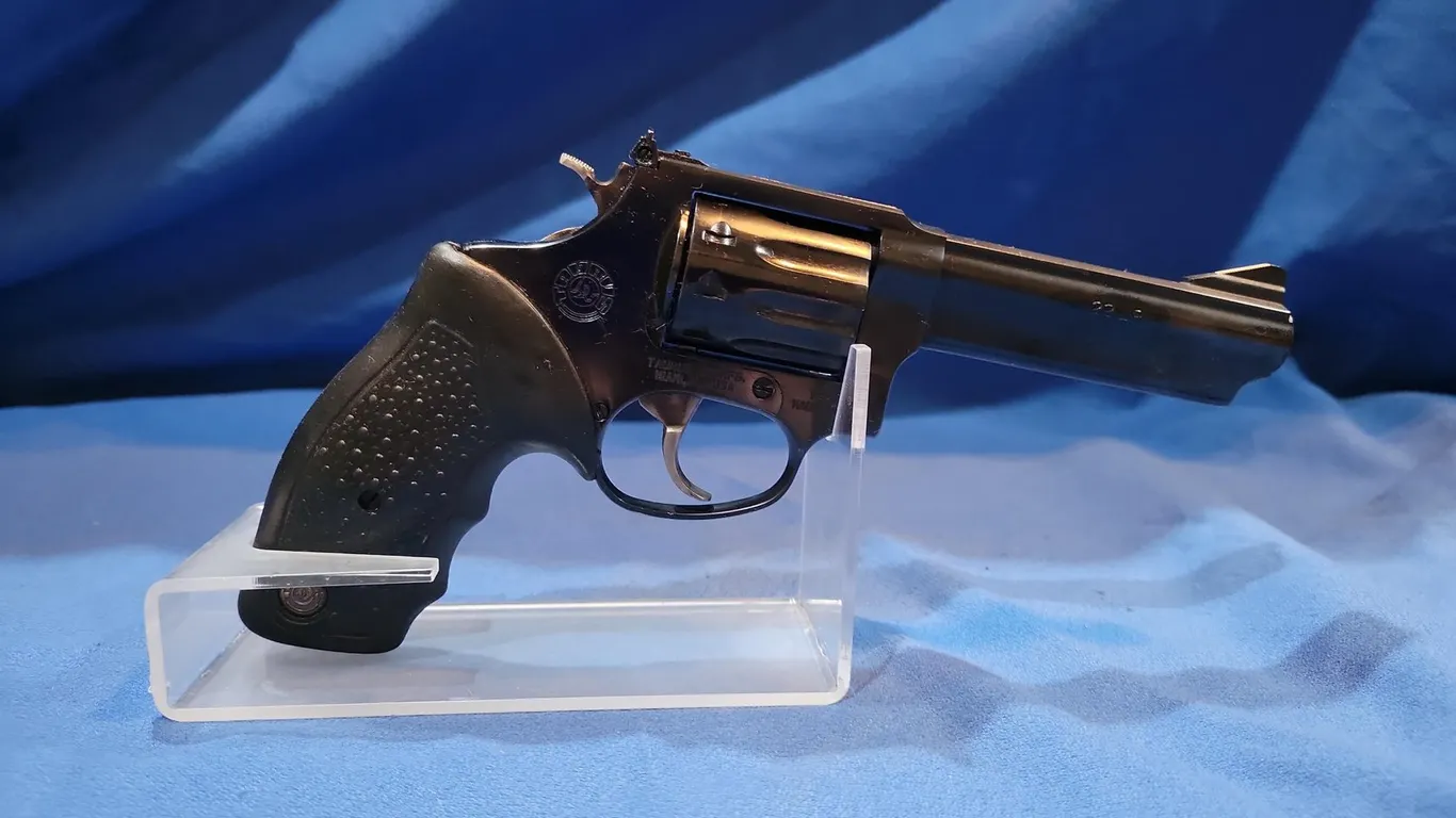 HANDGUN UNKNOWN DOUBLE-ACTION REVOLVER .22 LR, S/N: YF86915