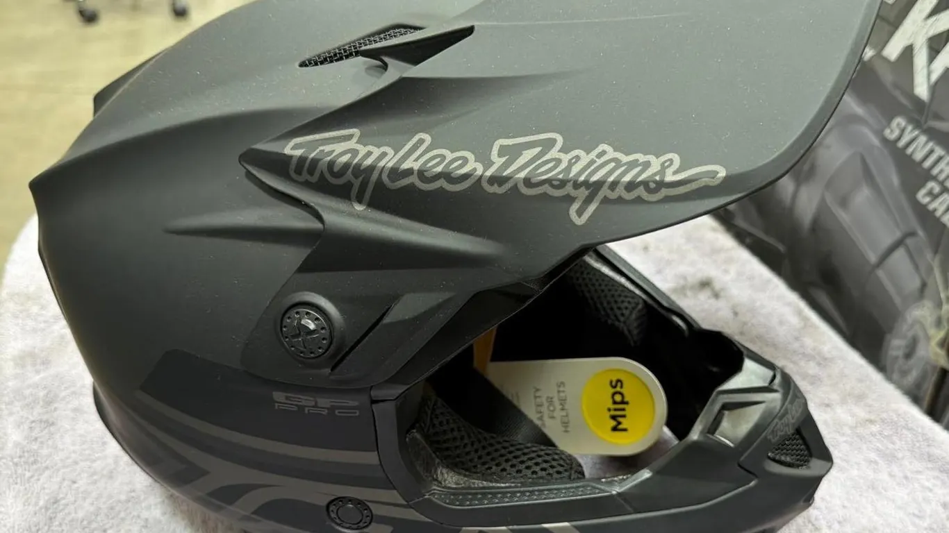 TROY LEE DESIGNS YLG MOTORCYCLE HELMET