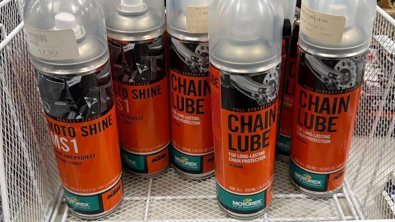 (12) MOTO SHINE & CHAIN LUB