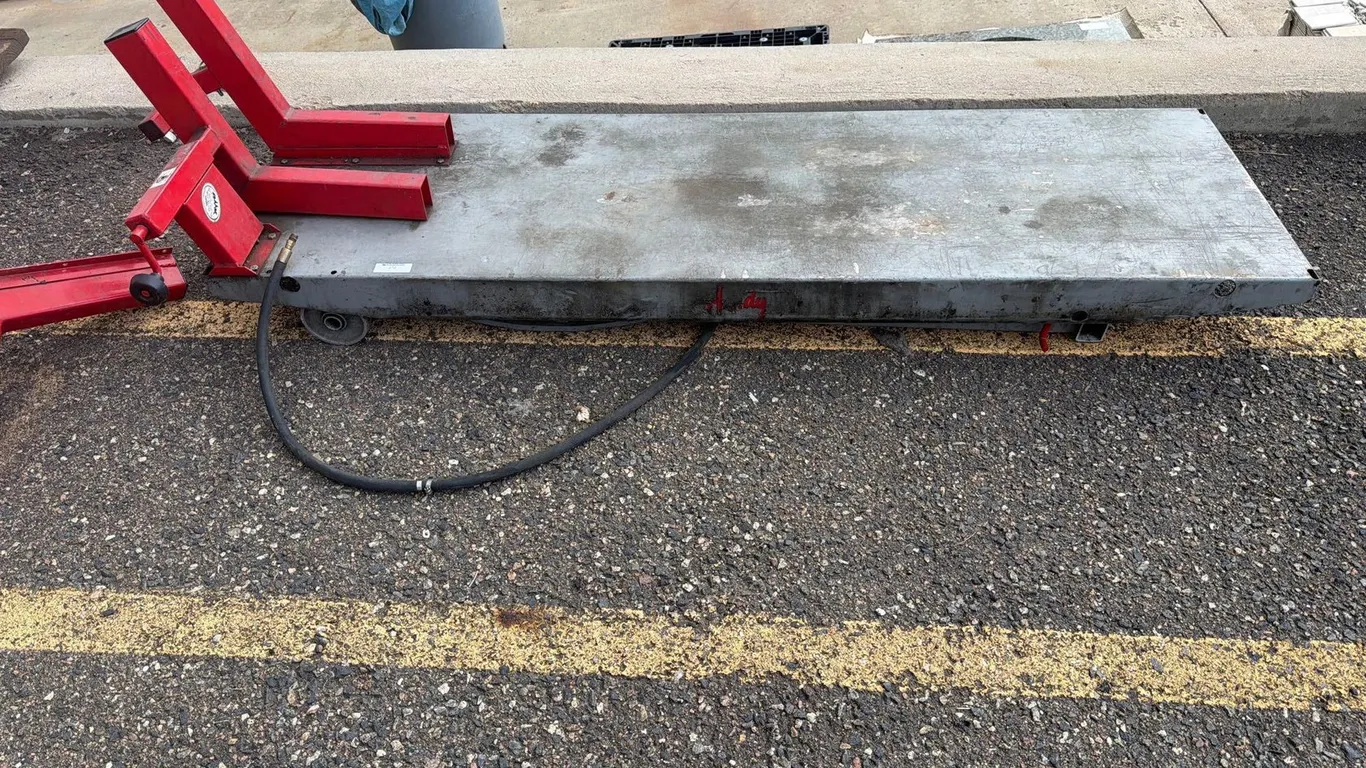 HANDY PNEUMATIC MOTORCYCLE LIFT