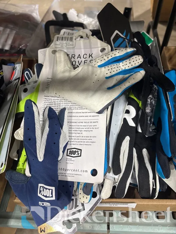 GLOVES FROM 100 PERCENT, CLARINO AND MORE