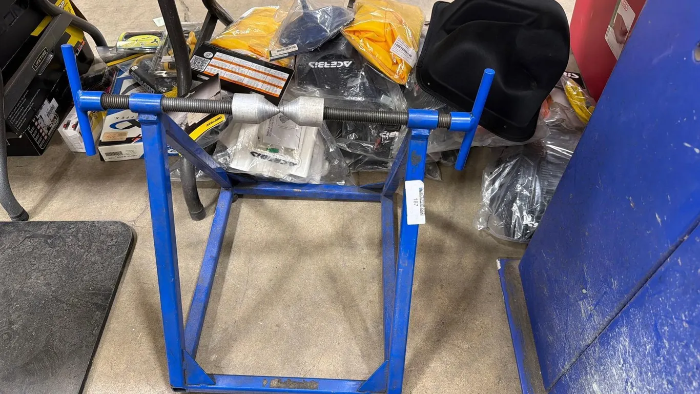 WHEEL TRUING STAND