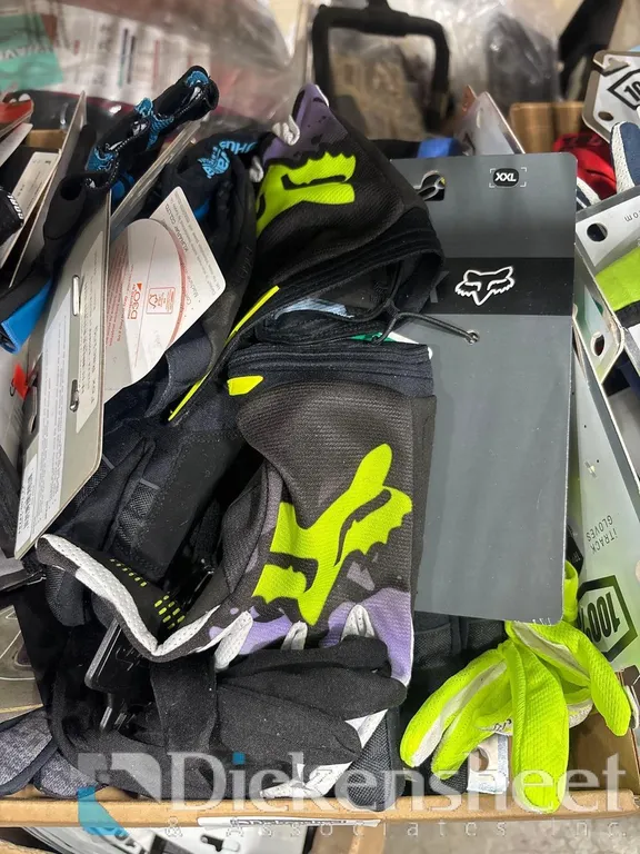 GLOVES FROM FOX AND HUSQVARNA