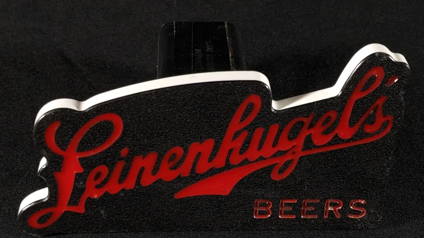 LEINENKUGELS BEERS 2" RECEIVER HITCH PLUG SIGN (LEINIE'S LODGE) (LAKE COUNTRY CORP MAYVILLE WI)