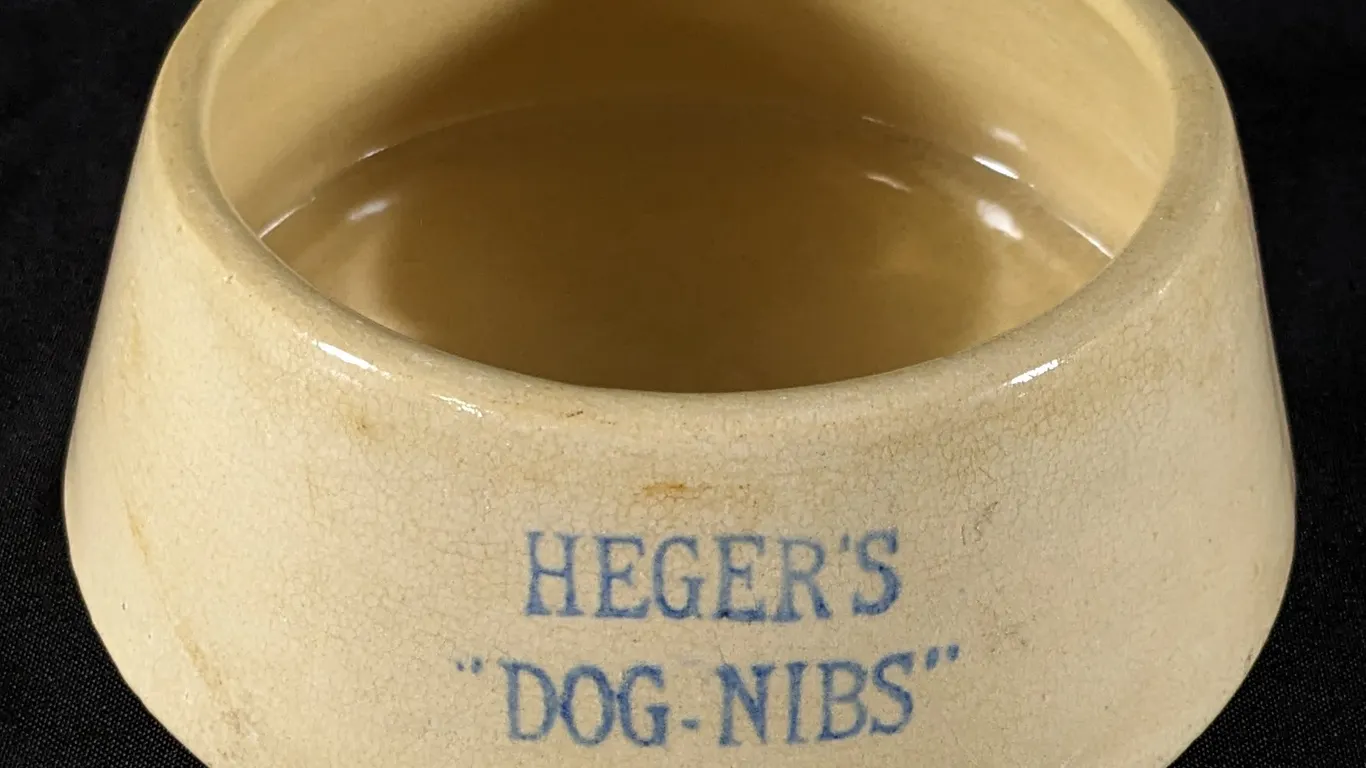 RED WING STONEWARE ADVERTISING DOG FOOD CROCK BOWL "HEGER'S DOG NIBS"