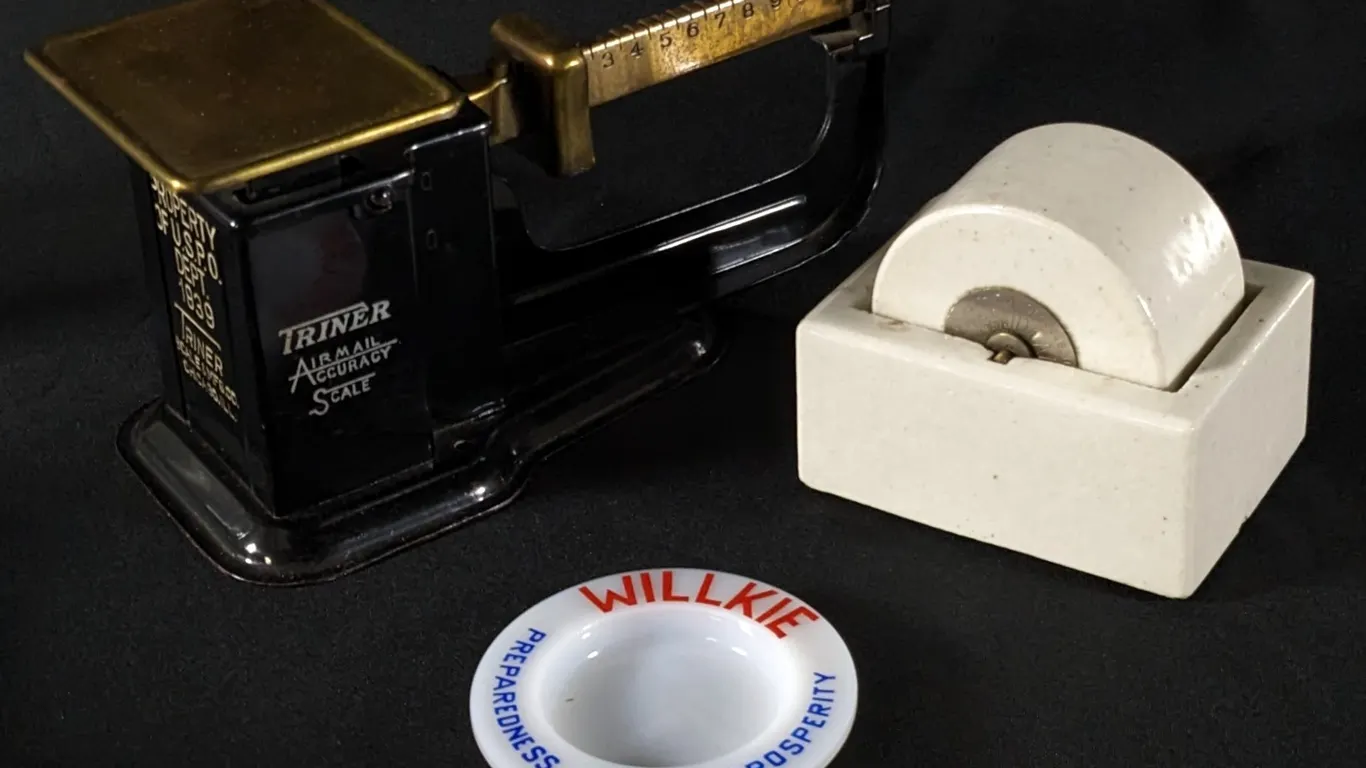 1939 TRINER POST OFFICE SCALE - WILLKIE FOR PRESIDENT ASHTRAY - IDEAL MOISTENER