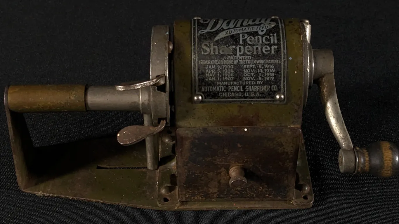 ANTIQUE DANDY AUTOMATIC FEED PENCIL SHARPENER CHICAGO ILLINOIS