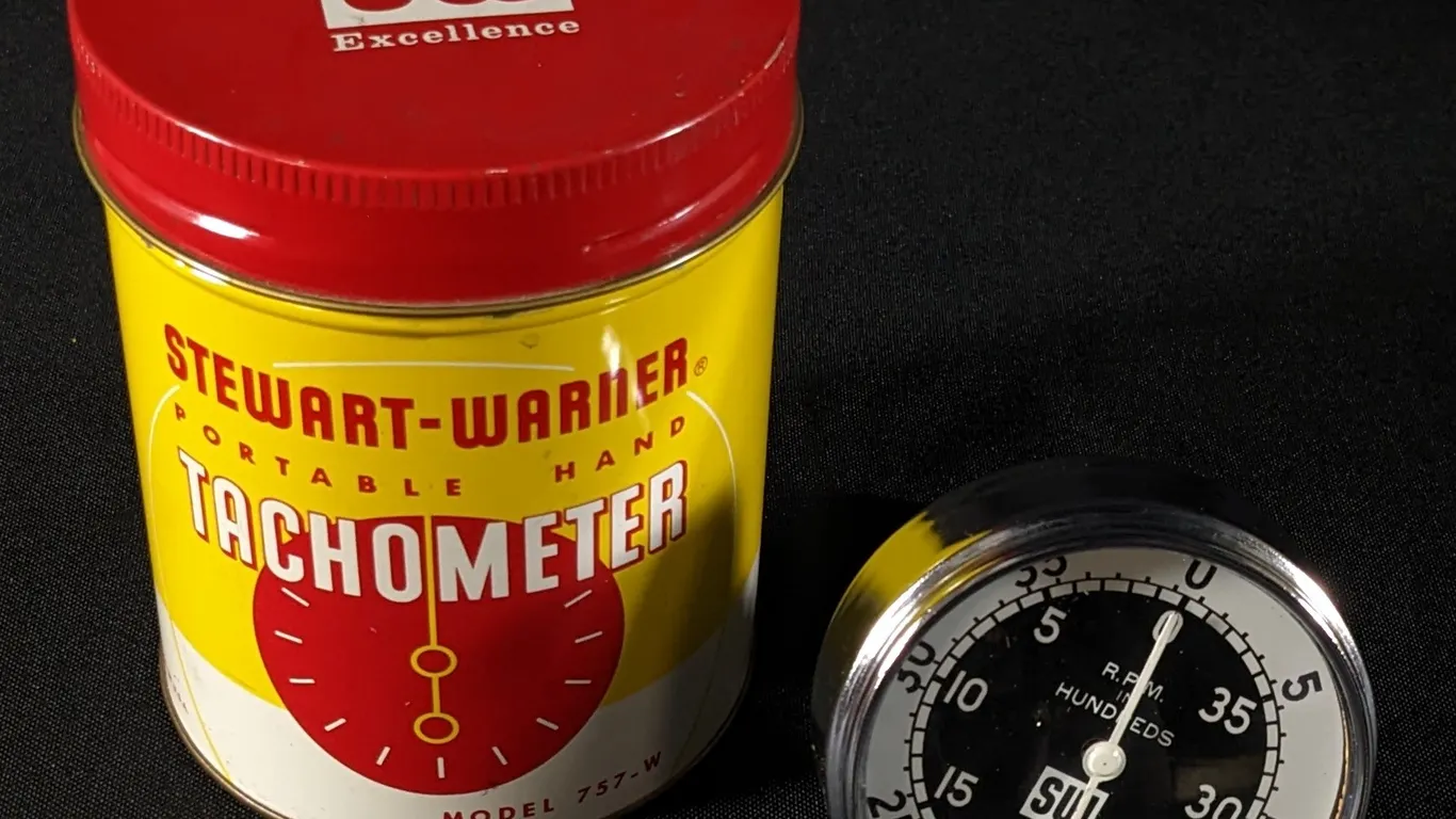 VINTAGE STEWART WARNER PORTABLE HAND TACHOMETER MODEL 757-W & ORIGINAL TIN CAN CASE