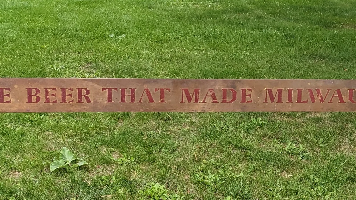 VINTAGE BRASS SIGN "THE BEER THAT MADE MILWAUKEE FAMOUS" (SCHLITZ)