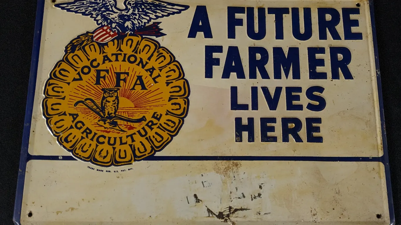 EMBOSSED TIN SIGN FFA A FUTURE FARMER LIVES HERE VOCATIONAL AGRICULTURE