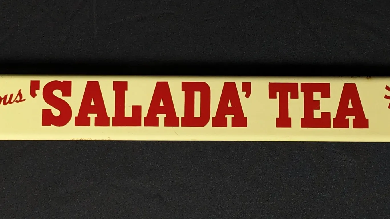 PORCELAIN DOOR PUSH SIGN DELICIOUS FLAVOR SALADA' TEA