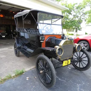 1914 Ford Model T Touring Car