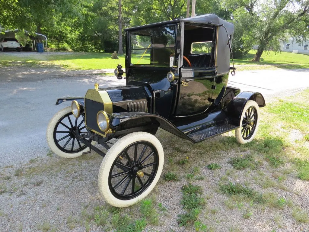 1915 Ford Model T Coupelet