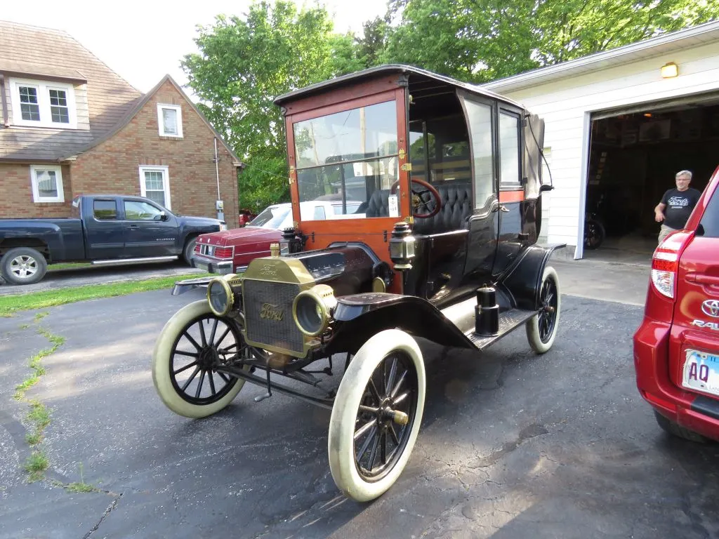 1914 Ford Model T Town Car