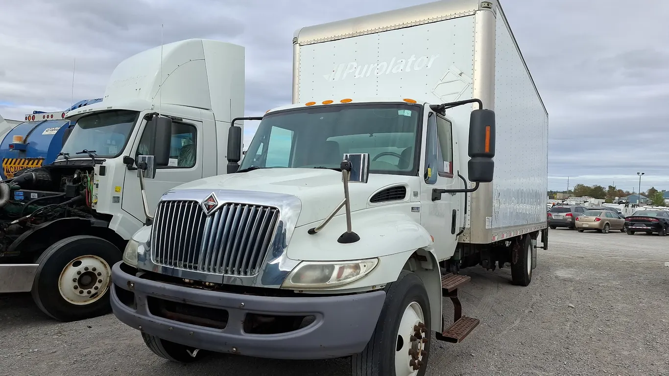 Non-Operable 2013 International DuraStar 4300 S/A Van Body Truck