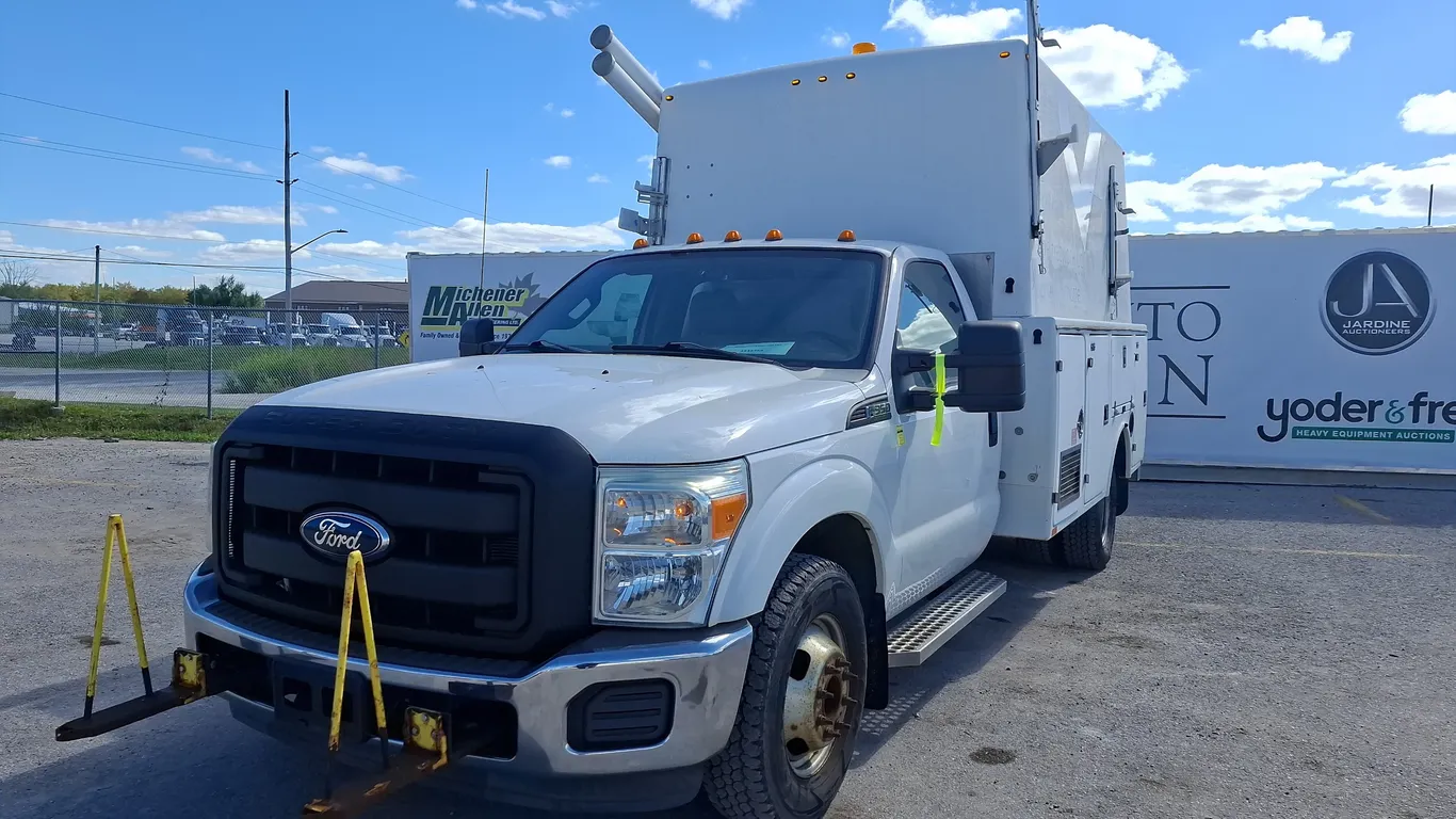 2011 Ford F-350 Super Duty XL S/A Service Truck