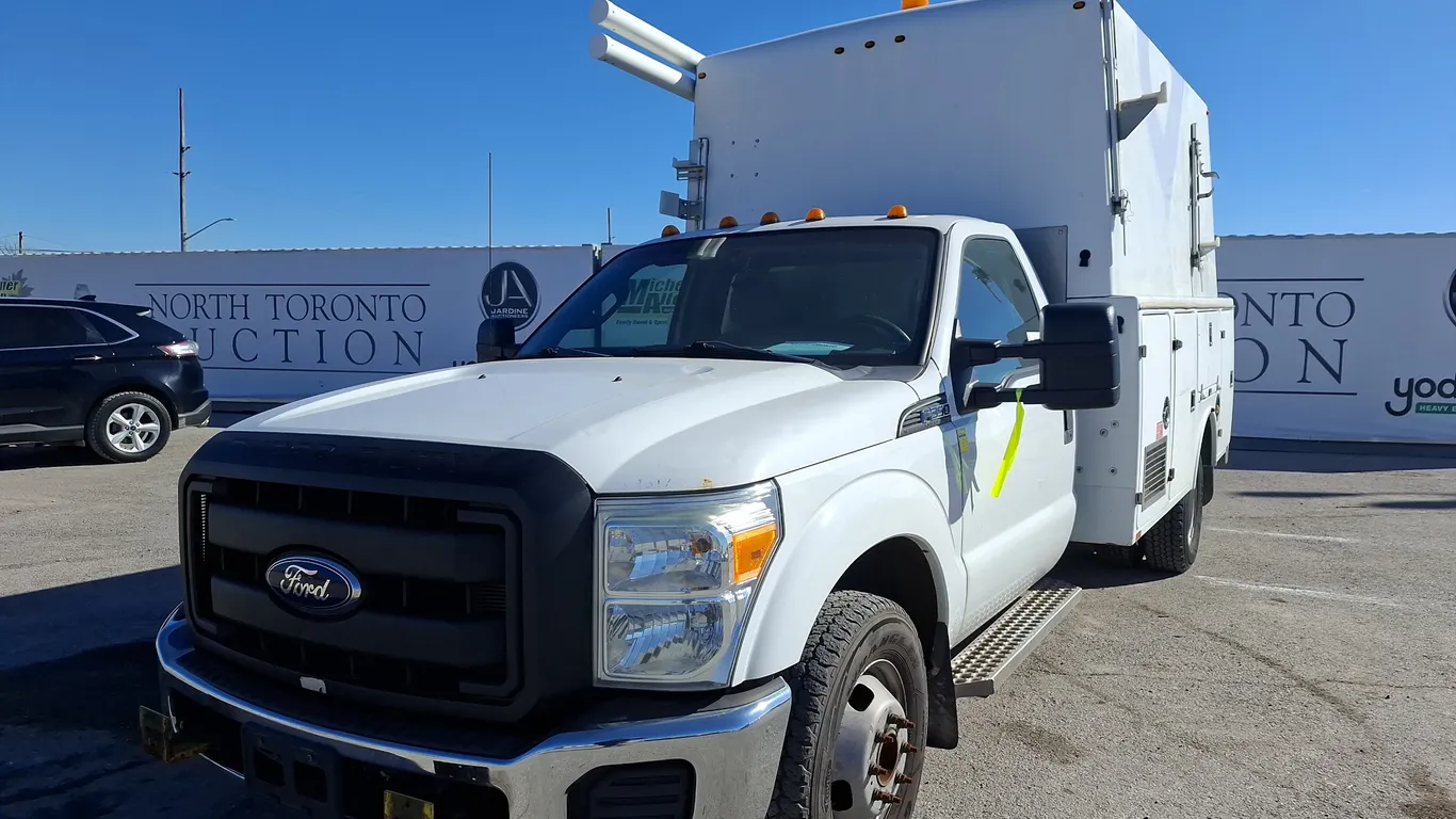 2011 Ford F-350 Super Duty XL S/A Service Truck