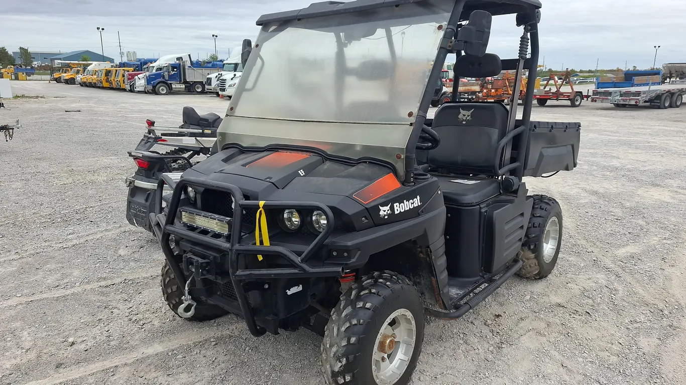 Bobcat 3400 4x4 Side By Side