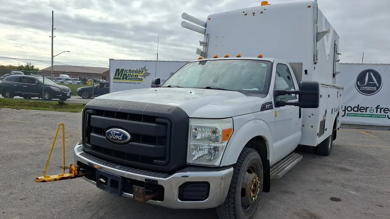 2011 Ford F-350 Super Duty XL S/A Service Truck