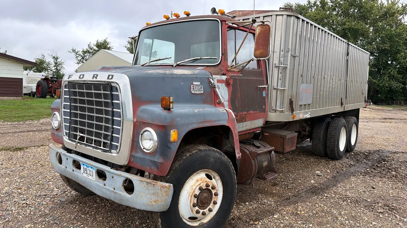1980 Ford 8000 Semi Grain Truck