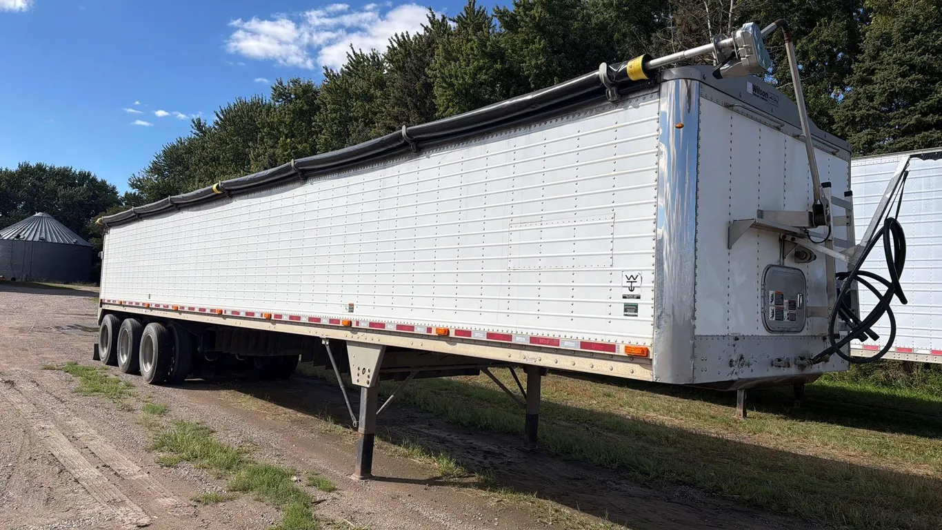 2011 Wilson 46ft Fixed Tri Axle Live Bottom Semi Belt Trailer--1 Owner--VERY CLEAN TRAILER