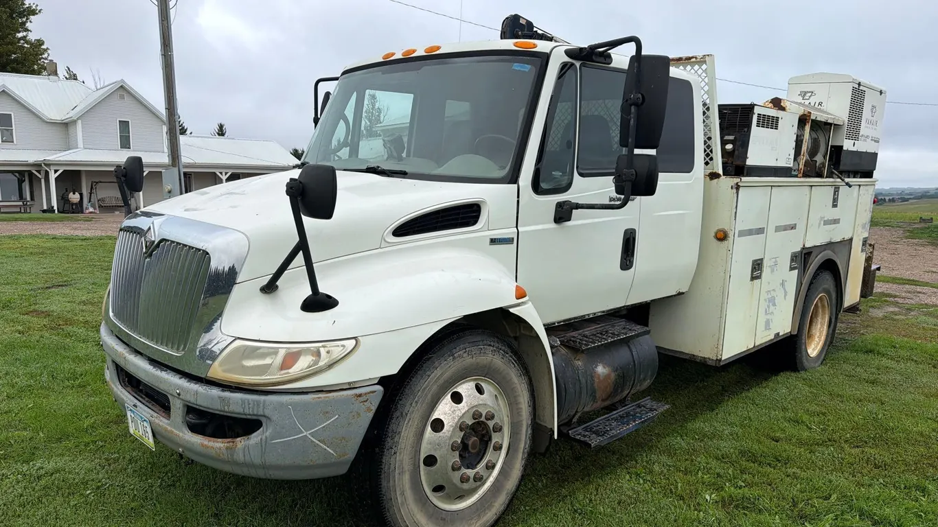 2009 International 4300 Dura Star Semi Service Truck