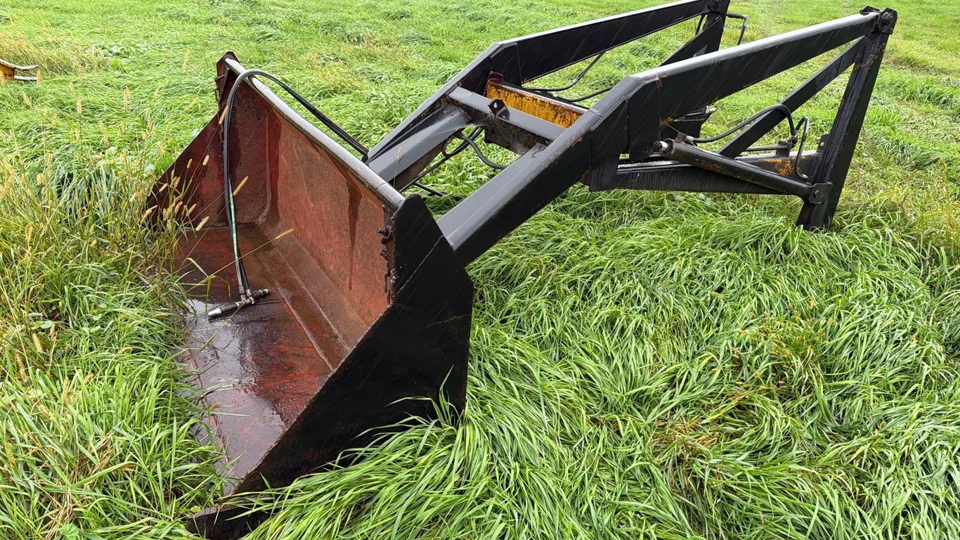 Miller M12 Loader w/ 7ft Bucket