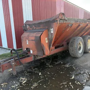 Gehl 322 Manure Slinger
