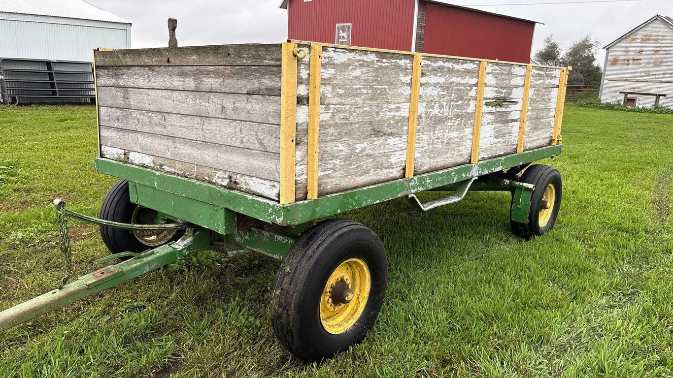 70” x 142” John Deere Barge Wagon