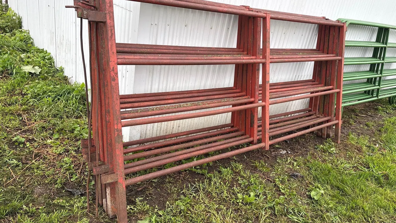 6- Red 10ft Gates