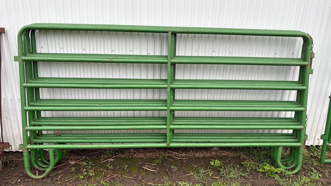 4- Green 9ft 6in Gates